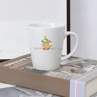 Vente en gros de tasses à café en céramique blanches de 350 ml avec poignée en forme de C, revêtement par sublimation, design moderne pour la maison/le bureau
