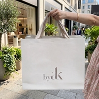 Sacs en papier d'art écologiques de luxe recyclables avec logo et taille personnalisés pour l'emballage de chaussures et de vêtements