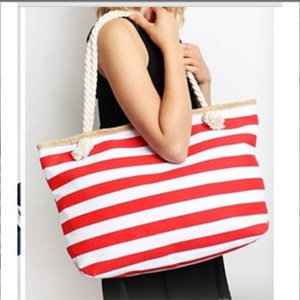 Sac fourre-tout en toile rayée bleu et blanc, taille moyenne, avec poignées en corde, idéal pour la plage et l'usage quotidien - Product Image 4