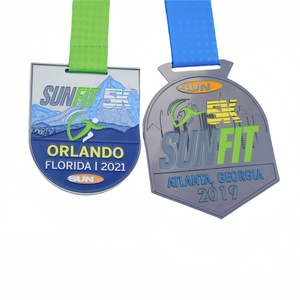 Medaglia Finisher <span class=keywords><strong>Glo</strong></span> Walk Luminosa per Corsa Notturna, Design Traforato, Placcata in Oro Antico, Medaglia Artistica in Metallo - Product Image 6