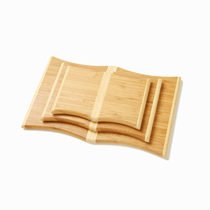 Le fabricant fournit des planches à découper en bambou avec extrémités emboîtables, des ustensiles de cuisine, des planches à découper en silicone avec logos, et - Product Image 4