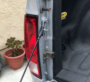 Accessoires de voiture : Amortisseur d'assistance de hayon pour Dodge Ram 1500 2500 3500 (2009 à <span class=keywords><strong>2022</strong></span>) - Product Image 4