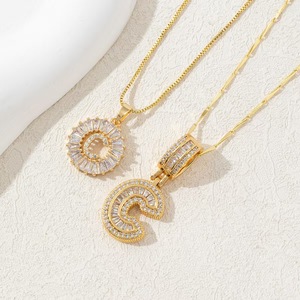 Collier Pendentif Lettre Initiale Alphabet Bulle Gonflée en Laiton Plaqué <span class=keywords><strong>Or</strong></span> 18K avec Zircon, Tendance et Nouvelle Collection - Product Image 5