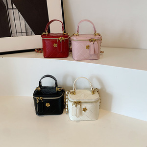 Factory Wholesale New Fashion Lady PU Handbags with Candy Pattern Zipper Closure Waterproof Single Strap Box Bags for Women