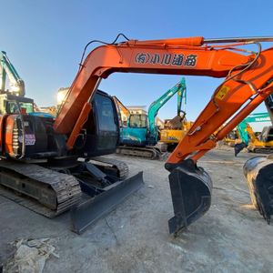 Presque neuf, économe en carburant, puissant, mini-excavateur sur chenilles Hitachi ZX70 d'occasion de 7 tonnes pour l'aménagement paysager. - Product Image 5