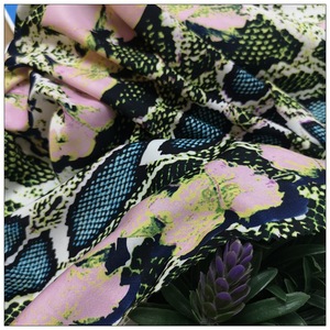 100% <span class=keywords><strong>Polyester</strong></span> <span class=keywords><strong>ITY</strong></span> Voan Vải Cho Trang Phục In Dệt Váy 100% Polyerster Vải Phân Tán In Kỹ Thuật Số Màu Tùy Chỉnh - Product Image 6