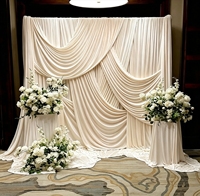 Rideau de fond de scène de luxe en velours bordeaux avec passe-tringe pour mariage, décoration de cabine photo, élégant et riche en fourrure