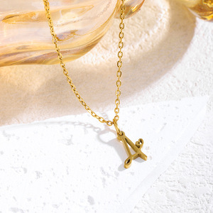 Collana Minimalista Vintage con Iniziale, Ipoallergenica, 26 Lettere, Placcata in Oro 18K, Acciaio Inossidabile 316L, Unisex - Product Image 4