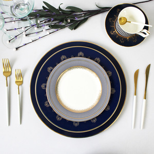 Service de table en porcelaine fine de style européen avec rayures géométriques bleues et dorées pour banquets de mariage et restaurants haut de gamme - Product Image 5