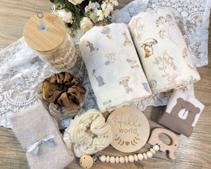 Coffret cadeau pour bébé Kaiyue, comprend une tasse à eau à motif MAMAN, un hochet pour bébé, une attache-sucette, une couverture pour bébé, coffret cadeau pour nouveau-né - Product Image 3