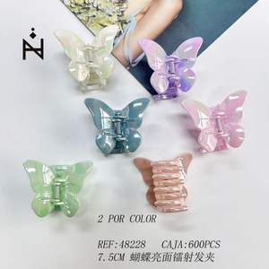 Pinza de Pelo con Diseño de Mariposa de 7.5 cm, con Brillo Iridiscente, para Mujer, Uso Diario, Plástico de Alta Calidad - Product Image 4