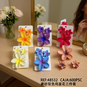 Set di 3 fermagli per capelli a fiore bicolore opachi NZ, 6 cm, in plastica, stile casual da donna, alta qualità, confezione in cartone - Product Image 3