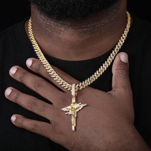 Colgante de Cruz de Jesús Crucificado de Alta Calidad en Plata de Ley 925 con Moissanita Talla Baguette Estilo Iced Out - Product Image 4