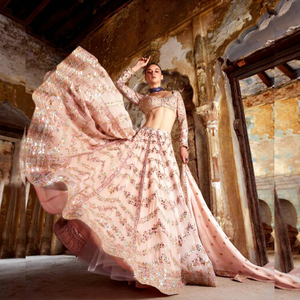 Conjunto de Lehenga Choli Rosa con Lentejuelas Bordadas y Dupatta, Traje Nupcial Tradicional Indio Largo Hasta el Suelo - Product Image 1