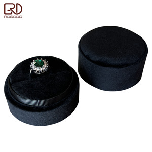 ROGOOD - Caja de Regalo Cilíndrica de Terciopelo Negro de Primera Calidad, Estuche Redondo de Tacto Suave para Anillos de Compromiso y Boda P1963 - Product Image 4