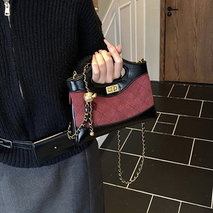 Bolso de Mano Tipo Clutch Acolchado de Piel Sintética de Alta Gama para Mujer, Otoño 2026, con Cierre de Bloqueo y Cadena Decorativa, Forro de Poliéster - Product Image 2