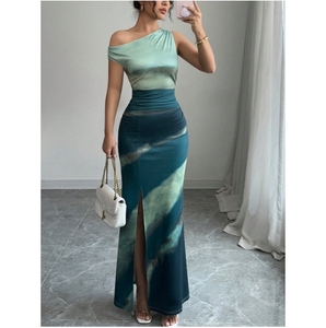 Vestidos al por mayor para mujer: Vestido ajustado de color contrastante estilo europeo y americano con hombro descubierto para comercio exterior. - Product Image 1