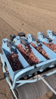 Solution d'agriculture intelligente : Machine à semer et planter les pommes de terre avec composants essentiels - Moteur, pompe, engrenage, boîte de vitesses