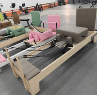 Hochwertiger, maßgefertigter Pilates-Reformer aus weißem Ahornholz für Fitness-, Yoga- und Pilates-Studios mit PU-Leder