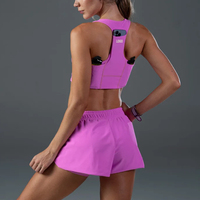 Ensemble de sport 2 pièces pour femme avec logo personnalisé, débardeur dos nageur à multiples poches et short respirant 2-en-1, idéal pour la course et la gym