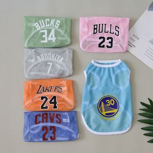 เสื้อกั๊กตาข่ายสำหรับสัตว์เลี้ยง สไตล์เสื้อบาสเก็ตบอล สำหรับสุนัขและแมว ใส่สบายในฤดูร้อน ระบายอากาศได้ดี พร้อมโลโก้และหมายเลขทีม - Product Image 2
