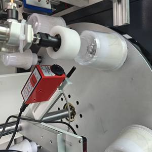 Impresora de pantalla de 8 estaciones de taza automática de alta precisión con registro de cursor Impresión multicolor para taza de papel de plástico desechable - Product Image 3