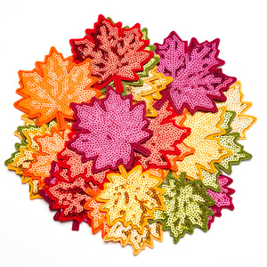 Patchs thermocollants en forme de feuille d'érable colorés et scintillants pour l'automne, décoration de Thanksgiving, appliques DIY pour vêtements et chapeaux - Product Image 1