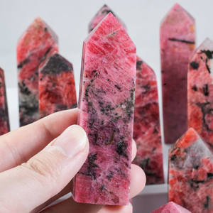 Artisanat en cristal sculpté à la main pour la guérison en gros Naturel Rhodonite Crystal Point Maditation Rhodonite Crystal Tower - Product Image 1