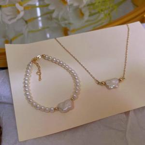 Collar de Perlas Barrocas con Mariposa de Luz de Luna, Exquisita Cadena para Clavícula con Lenguaje de Amor Natural, Accesorio de Moda - Product Image 3