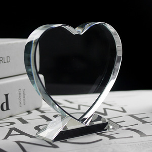 Trophée en cristal personnalisé en forme de cœur HBL pour couple, avec logo <span class=keywords><strong>sur</strong></span> mesure, idéal pour la création de photos - Product Image 2