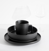 Ensemble de vaisselle en céramique écologique de luxe, durable et réutilisable, 16 pièces, bord vertical, noir mat