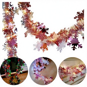 Decoración Navideña, Copos de Nieve de Plástico con Franjas de Colores, Guirnalda de Flores Artificiales, Cinta de Copos de Nieve Reflectante de Múltiples Colores - Product Image 1