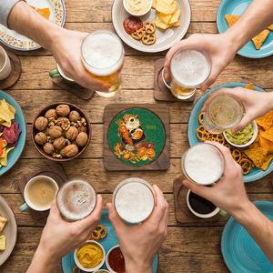 Festival cadeau: Cloisonné grondhond onderzetters op walnoot, set van 4 - Product Image 5