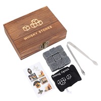 Diseño moderno 9PCS Juego de regalo de piedra de whisky natural para decantador Incluye bolsa de terciopelo y pinzas Caja de madera