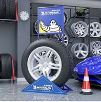 Pneus de voiture personnalisables. Base de support pour pneu unique, adaptée aux supports de pneus de moto détachables et aux présentoirs métalliques pour roues.