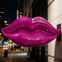 Sculpture murale en fibre de verre personnalisée de lèvres en pop art, grande sculpture murale de lèvres rouges pour la décoration d'hôtels, de centres commerciaux et de salons de beauté