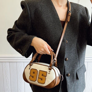 Nuevo Estilo Bolso Bandolera Pequeño para Mujer de Cuero Vegano Aceitado con Diseño Color Block Tipo Bowling, Gran Capacidad y Correa Desmontable - Product Image 2