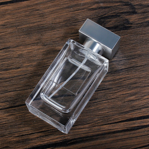 Nuevos Frascos de Perfume de Vidrio Recargables de Lujo Personalizados de 60 ml y 100 ml con Pulverizador y Tapa Cuadrada Negra - Product Image 4