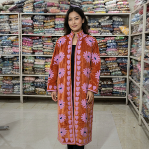 Veste longue en velours orange avec applique florale violette, col montant, manches longues, vêtements d'extérieur pour femmes pour l'hiver - Product Image 1