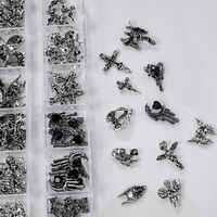 Lot de 12 breloques pour ongles Halloween Gothique Punk, en métal argenté, motifs Crâne, Croix, Ange, Diable, Corne, décorations pour nail art, breloques pour manucure sombre