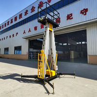 Plateforme élévatrice aérienne en aluminium à double mât durable, en alliage renforcé, avec vérins hydrauliques et pieds de support stables.