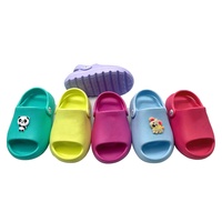 Pantoufles souples EVA pour enfants, sabots mignons pour bébés, chaussures antidérapantes pour garçons et filles, chaussons plats pour enfants