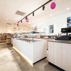 Esposizione frigorifero di panetteria su misura | Soluzioni di pasticceria | Esposizione commerciale versatile in tutto - Product Image 6