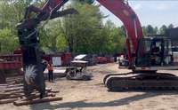 Cisaille hydraulique à bec d'aigle montée sur excavatrice China YJZ310 pour la démolition de bâtiments et le recyclage des déchets