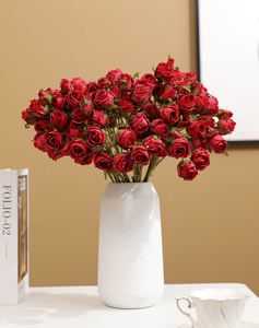 Vente en gros usine – Nouvelle collection de 7 têtes de roses artificielles en soie à bords brûlés pour centres de table de mariage, fêtes et décoration intérieure - Product Image 2
