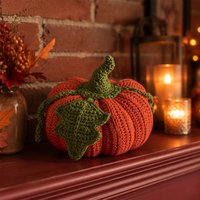 Décoration d'automne en tricot orange avec mini citrouilles colorées, panier en rotin, ornement de table pour Thanksgiving et Halloween