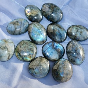Wholesale Labradorite Palms <b>Crystal</b> Gift Oval Home Decoration Mascot Energy Healing Engraving Other <b>Crystal</b> Crafts - Product Image 3