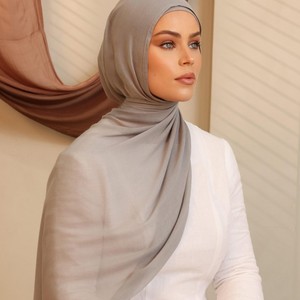 Bán Buôn Tùy Chỉnh Ánh Sáng Trọng Lượng Thoải Mái Phương thức Đồng Bằng Khăn Choàng <span class=keywords><strong>Hijab</strong></span> Đôi Khâu Cạnh Hồi Giáo Phụ Nữ Khăn <span class=keywords><strong>Hijab</strong></span> - Product Image 1