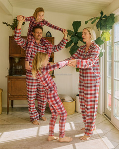 The Cabin Crasher Kit Ropa personal para el hogar Estilo navideño Pijamas para parejas amigables con la piel, cómodos y suaves - Product Image 4