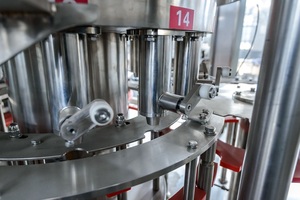 Nhà Máy giá tự động có ga Soda Máy chiết rót nước giải khát Máy chiết rót nước giải khát đóng chai điền dây chuyền sản xuất - Product Image 3